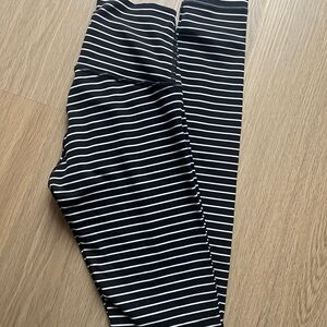 Lululemon Wunder Train Leggings 28’’ Black and White Striped
